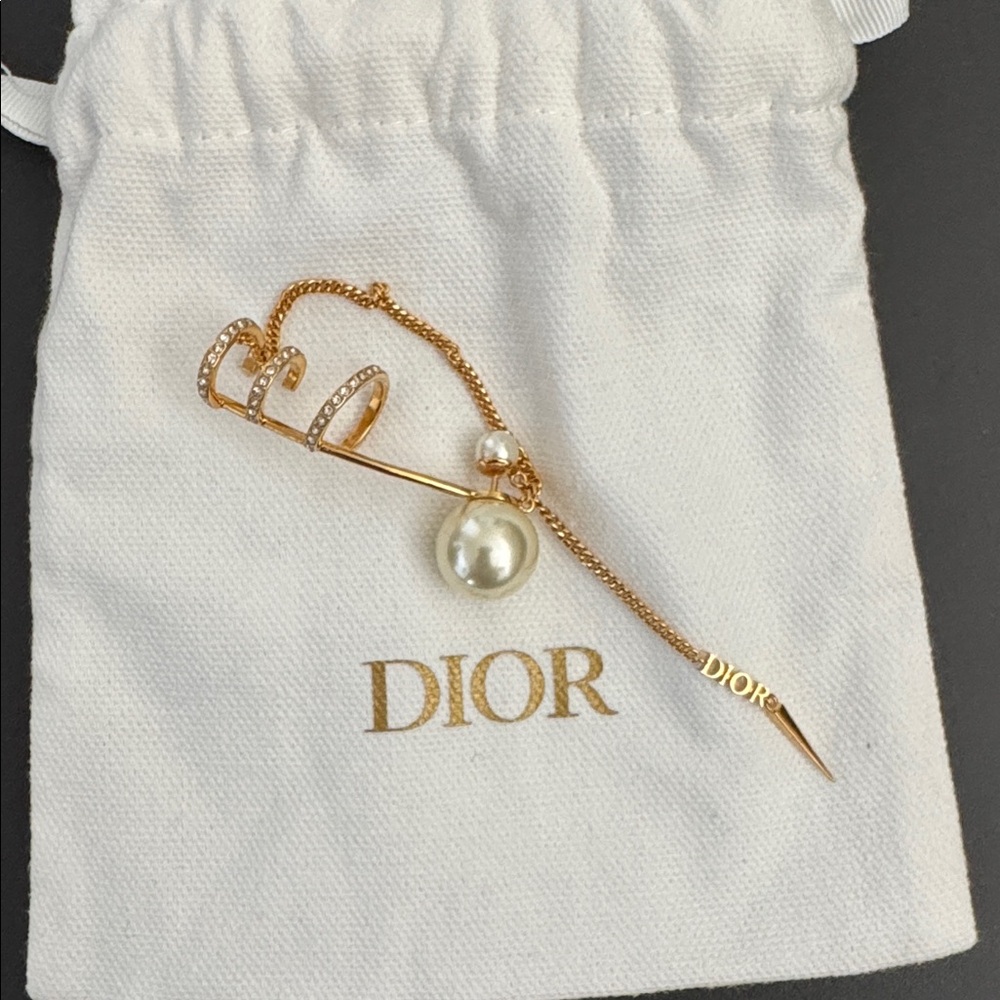 NWT- Dior single ear crawler Pearl Earring - Picture 4 of 5